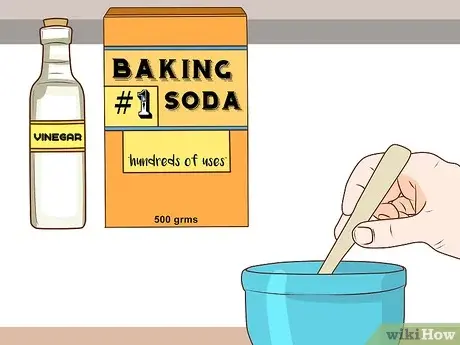 Cleaning gold with baking soda paste
